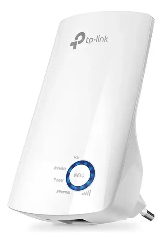 Repetidor TP-Link blanco de cuerpo curvo que se enchufa directo al muro, con el botón redondo de emparejamiento iluminado en azul y las etiquetas RE, Wireless, Power y Ethernet